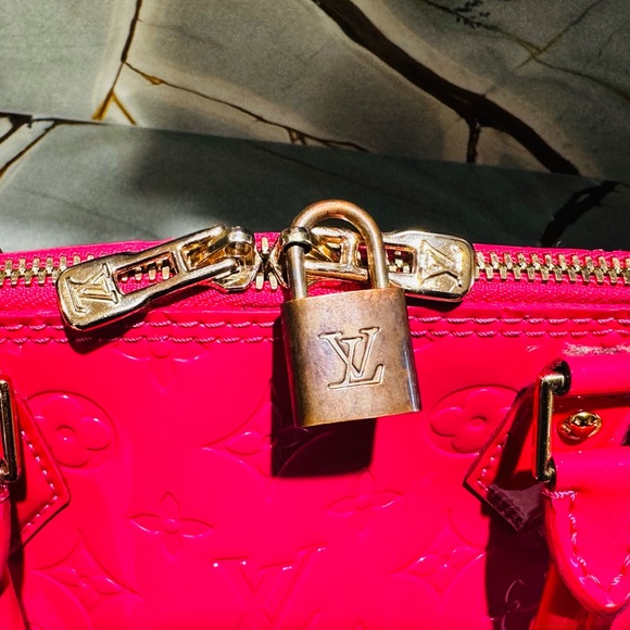 Louis Vuitton Rose Pop Monogram Vernis Alma GM Bag - Picture 9 of 16